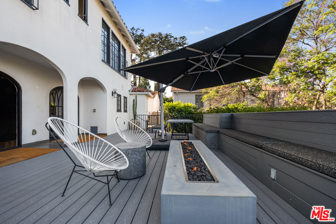 6801 Iris Cir