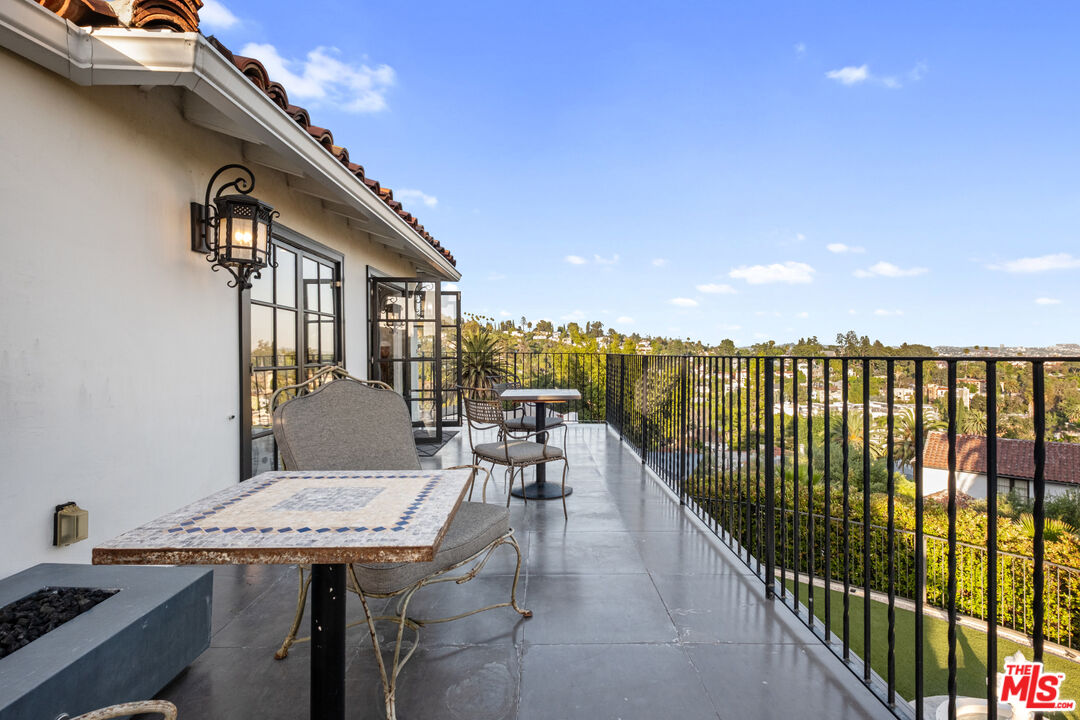 6801 Iris Cir