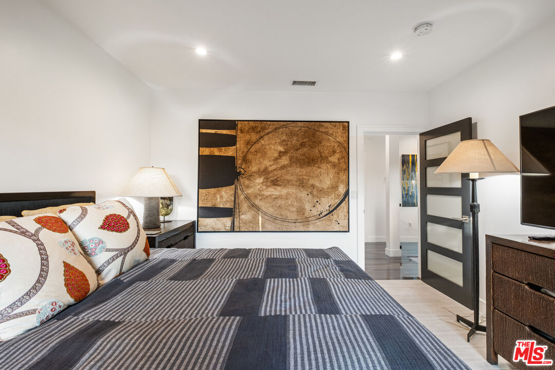 6801 Iris Cir