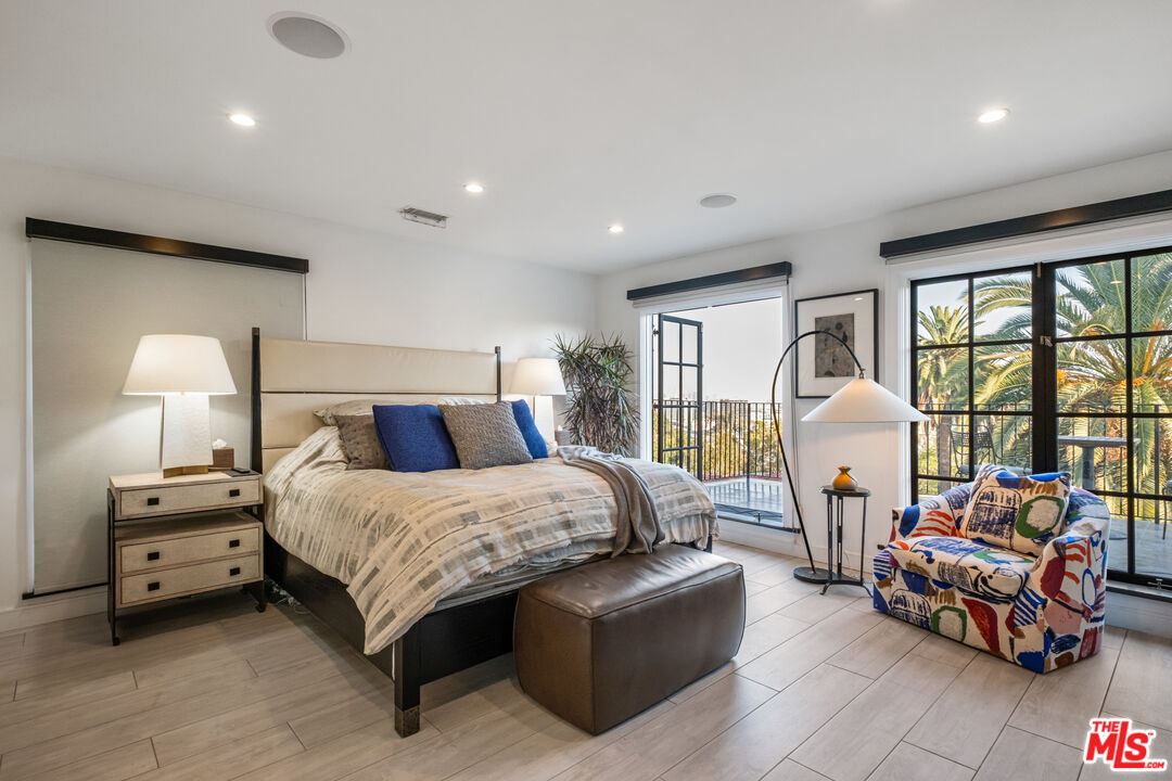 6801 Iris Cir