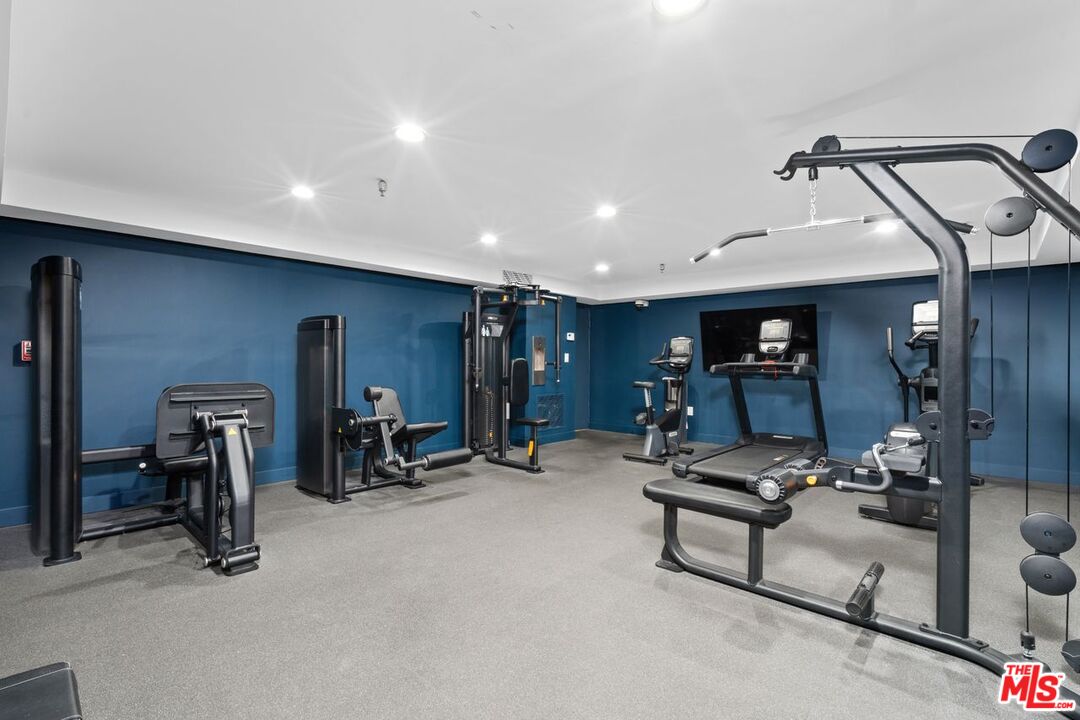 585 N Rossmore Ave Unit: 409