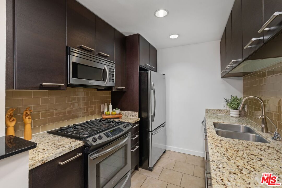 585 N Rossmore Ave Unit: 409