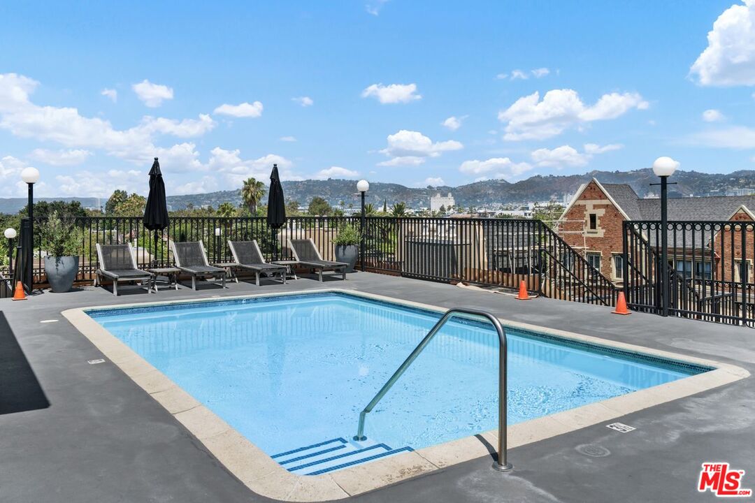 585 N Rossmore Ave Unit: 409