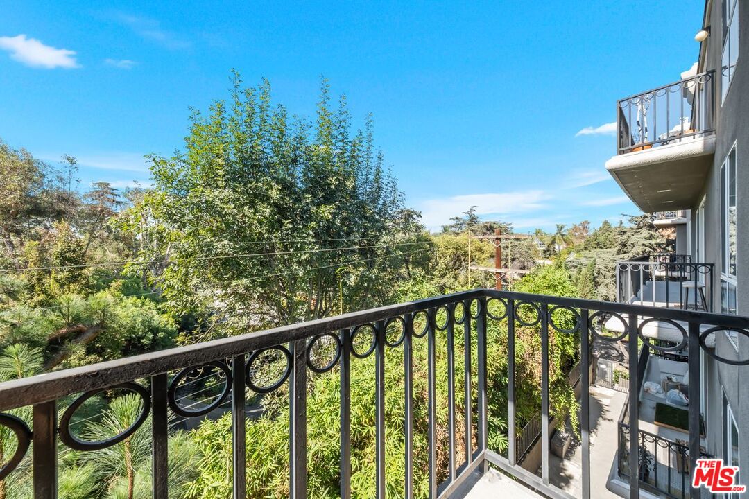 585 N Rossmore Ave Unit: 409