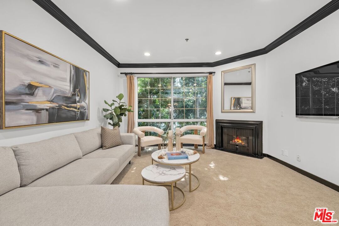 585 N Rossmore Ave Unit: 409