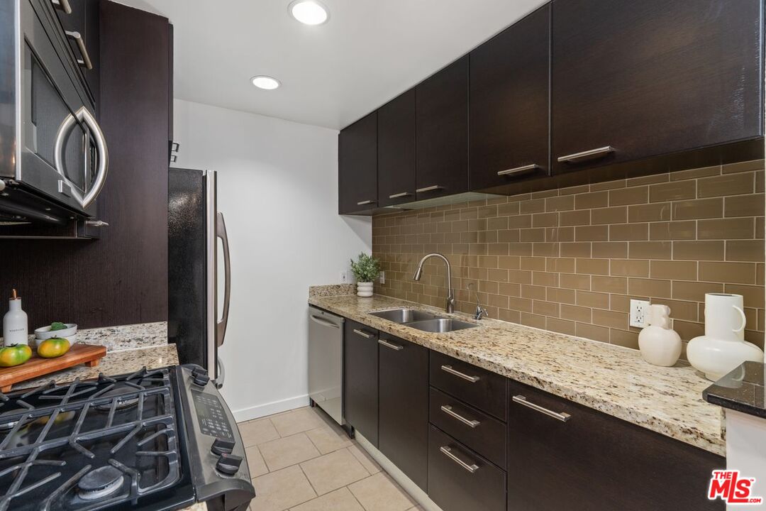 585 N Rossmore Ave Unit: 409