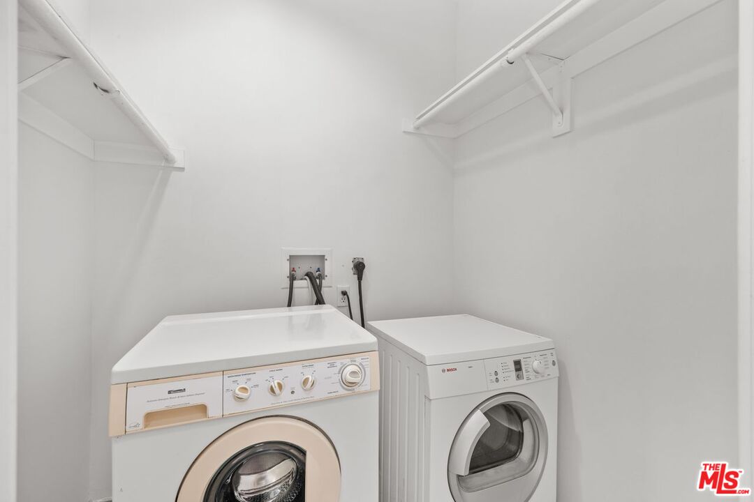585 N Rossmore Ave Unit: 409