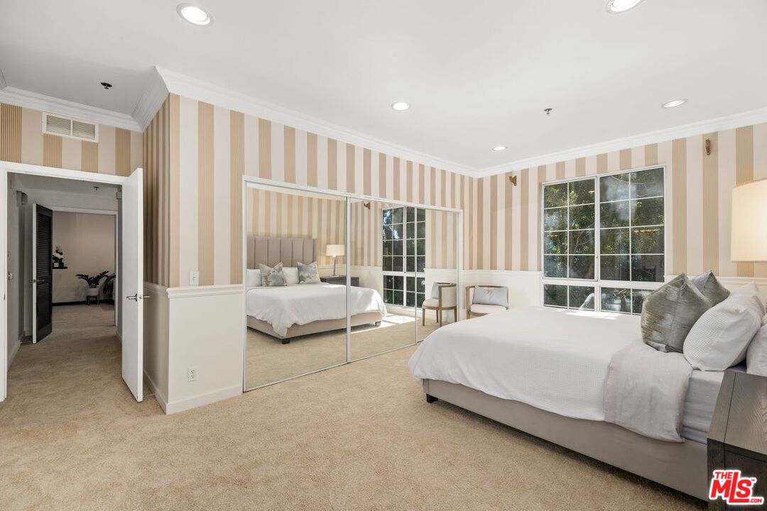 585 N Rossmore Ave Unit: 409