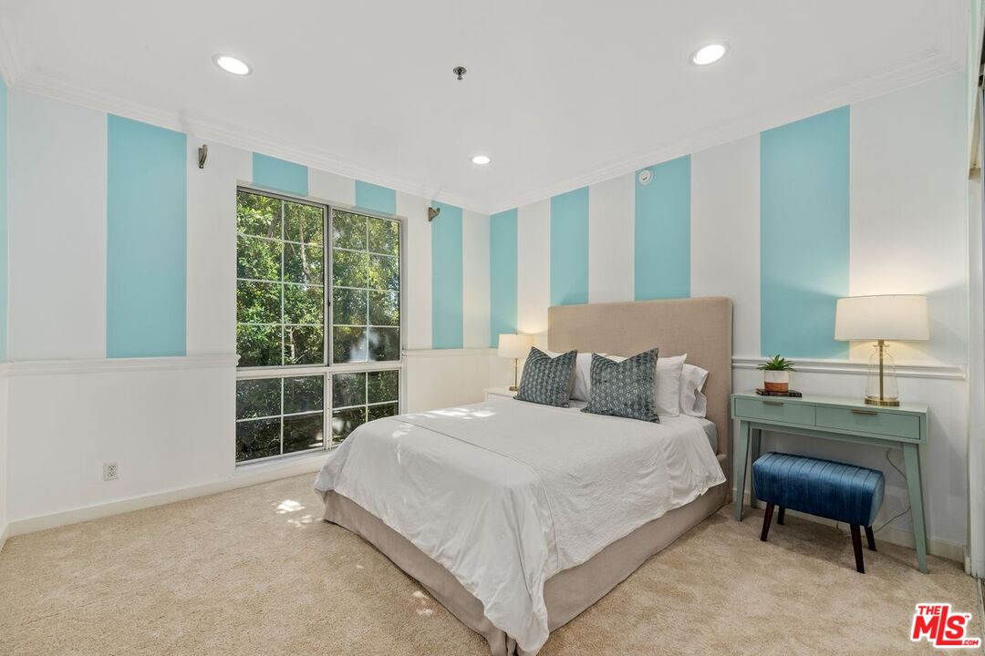 585 N Rossmore Ave Unit: 409