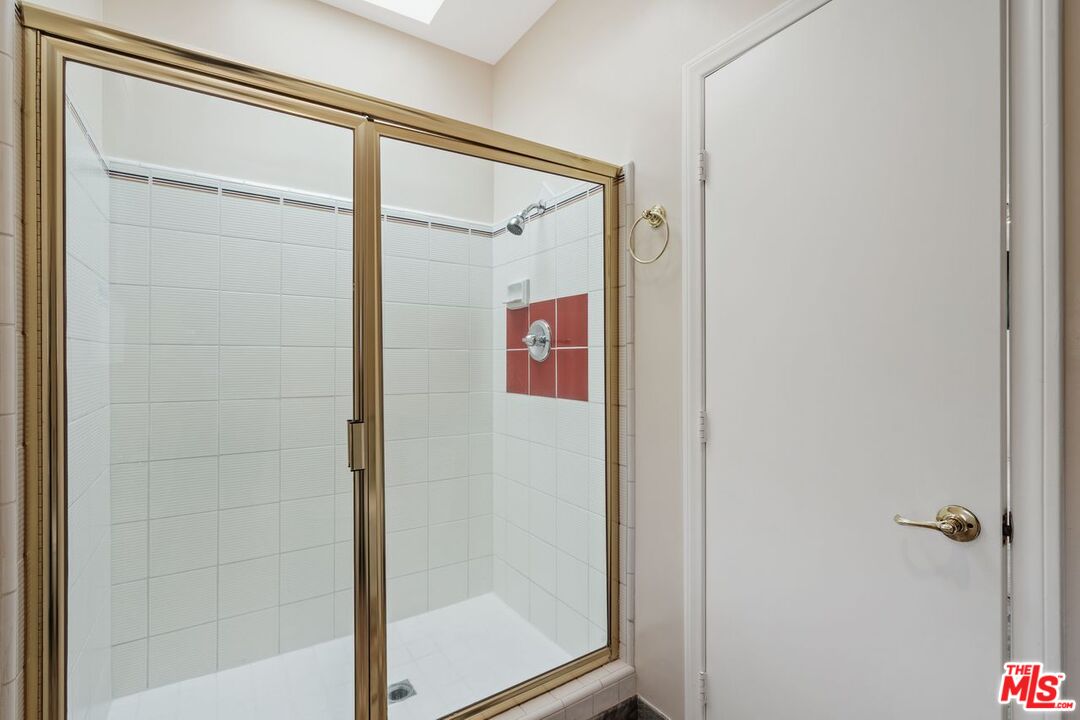 1375 Kelton Ave Unit: 402