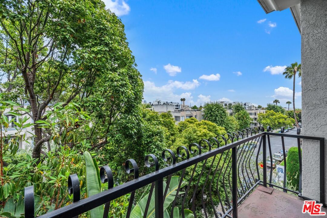 1375 Kelton Ave Unit: 402