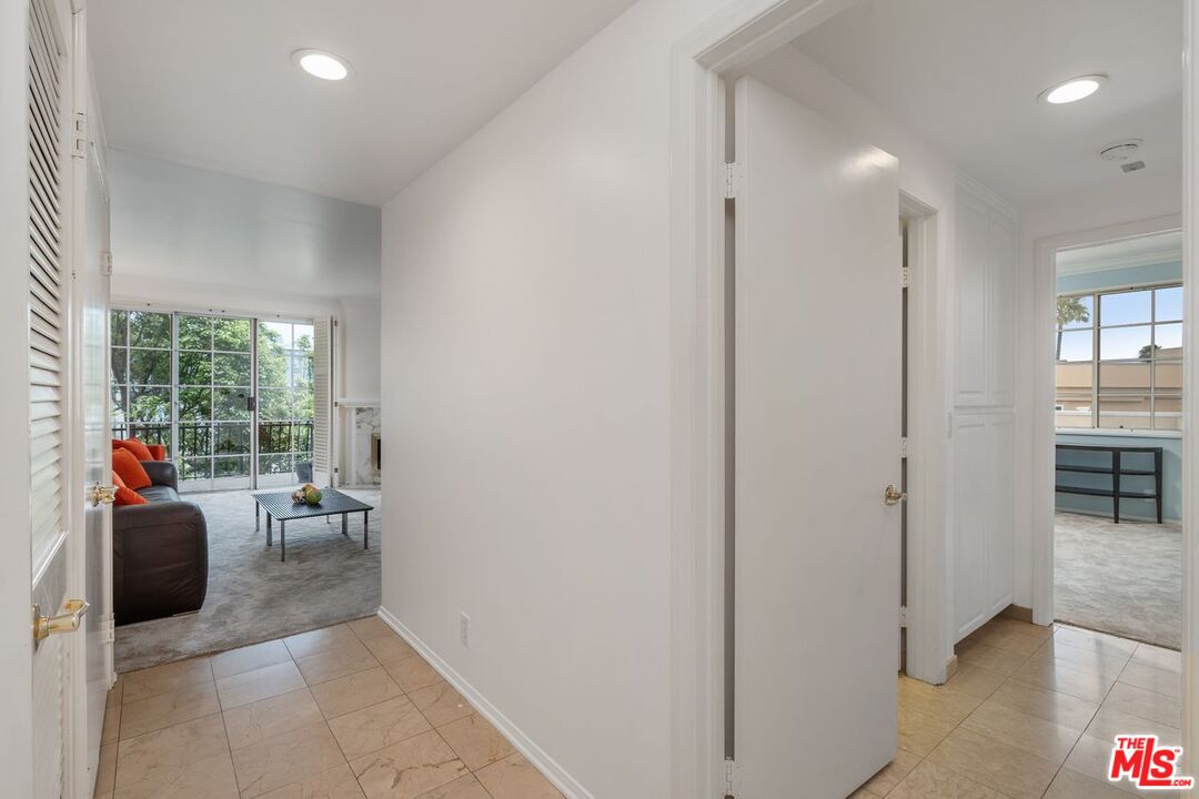 1375 Kelton Ave Unit: 402