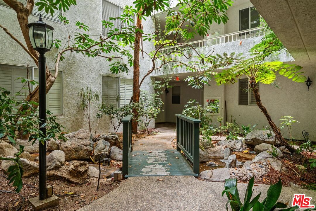 1375 Kelton Ave Unit: 402