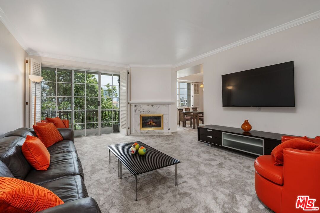 1375 Kelton Ave Unit: 402