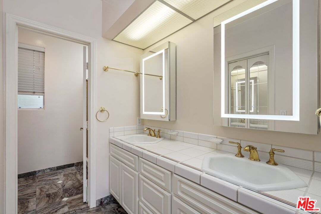 1375 Kelton Ave Unit: 402