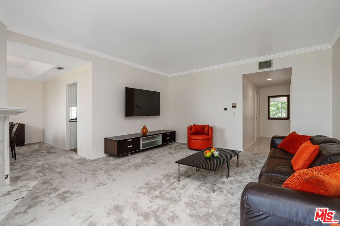 1375 Kelton Ave Unit: 402