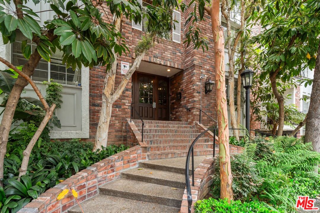 1375 Kelton Ave Unit: 402
