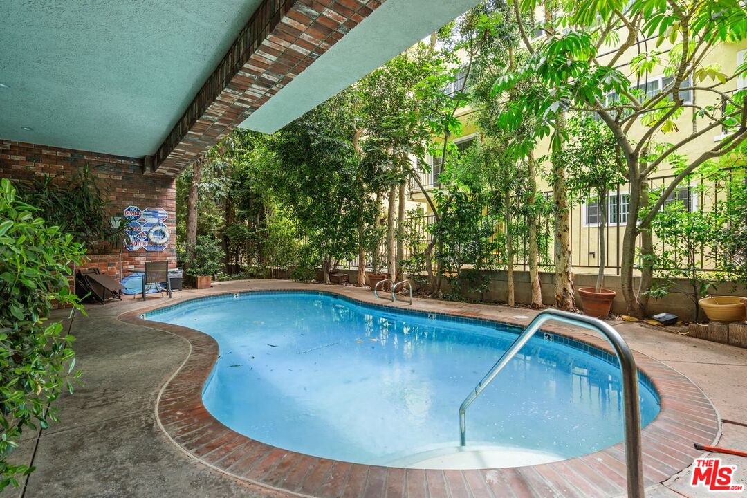1375 Kelton Ave Unit: 402