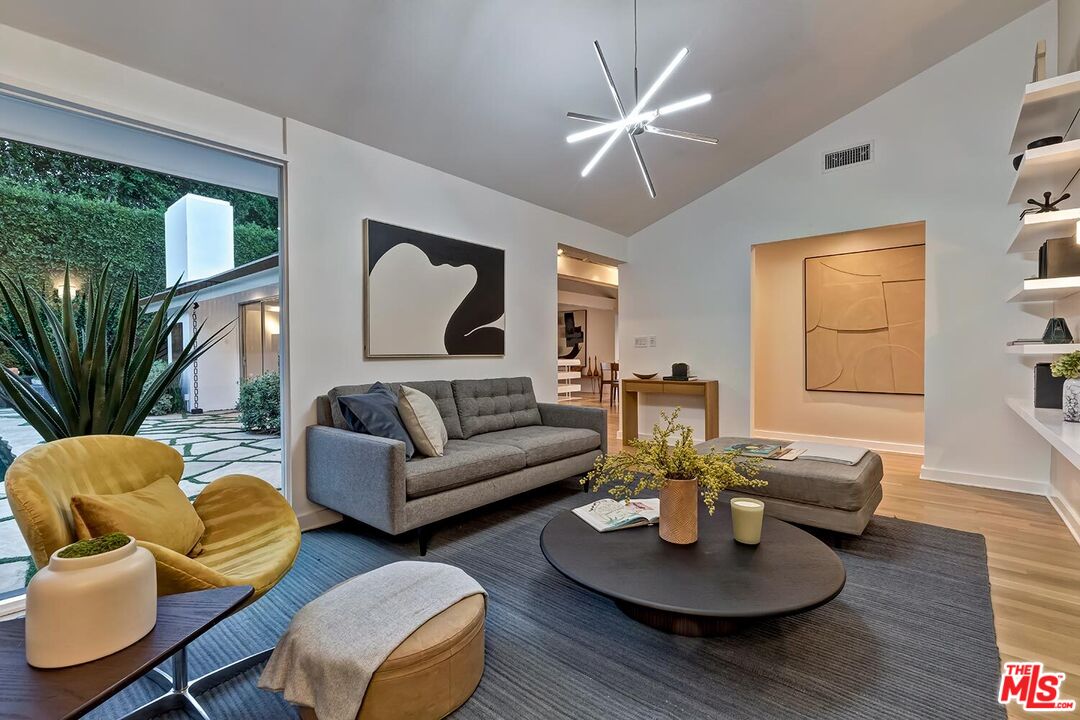 9316 Beverly Crest Dr