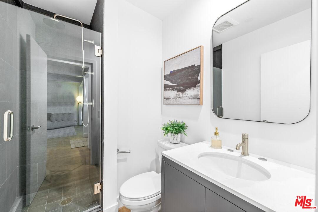 11912 Gorham Ave Unit: 2