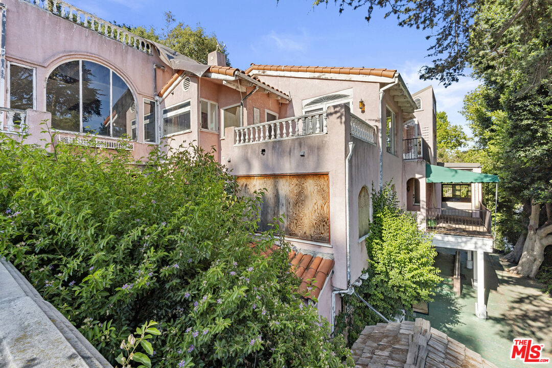 1830 N Sierra Bonita Ave