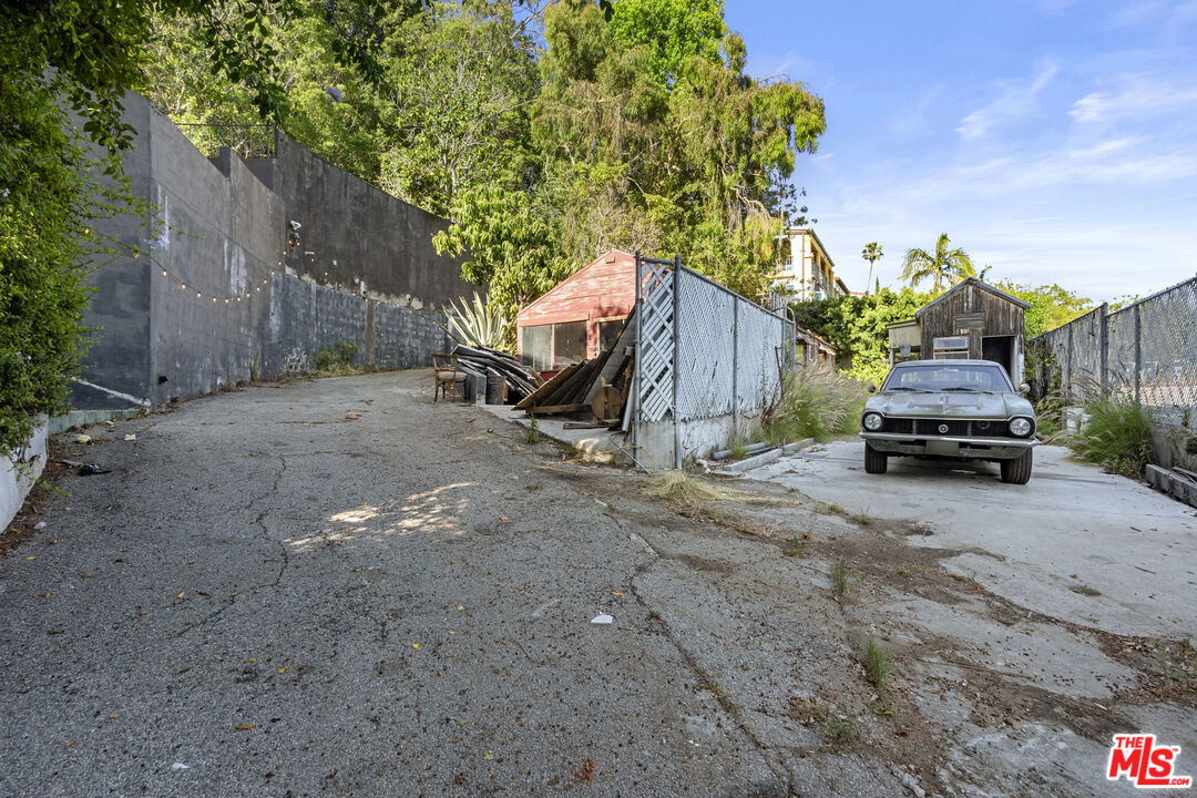 1830 N Sierra Bonita Ave