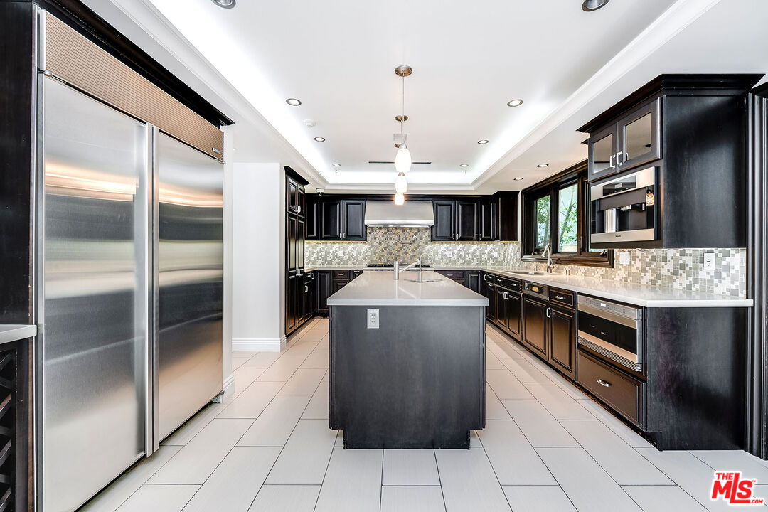 1600 Benedict Canyon Dr