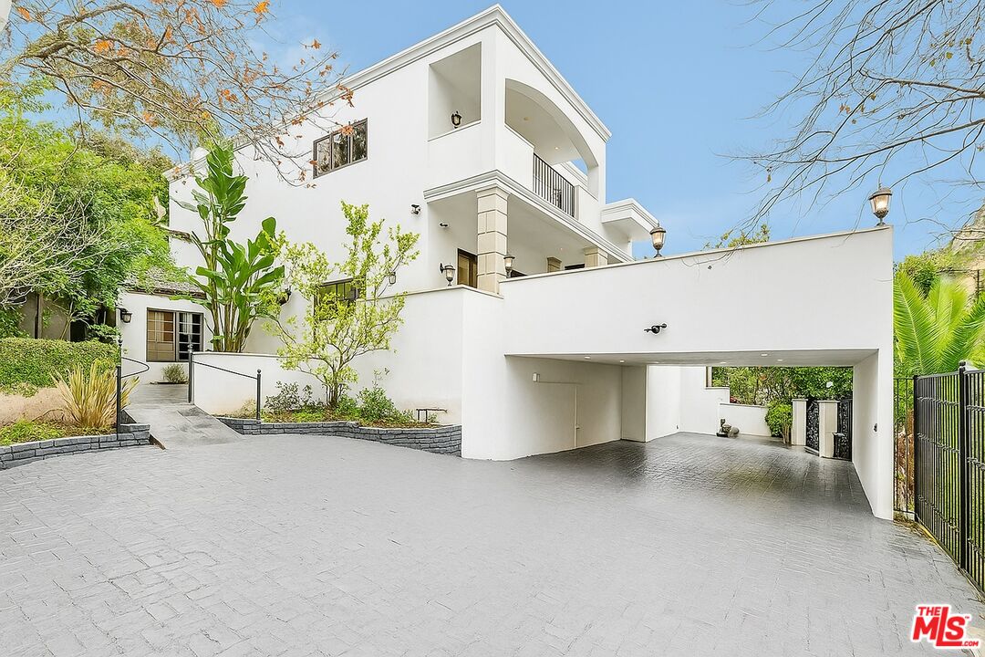 1600 Benedict Canyon Dr