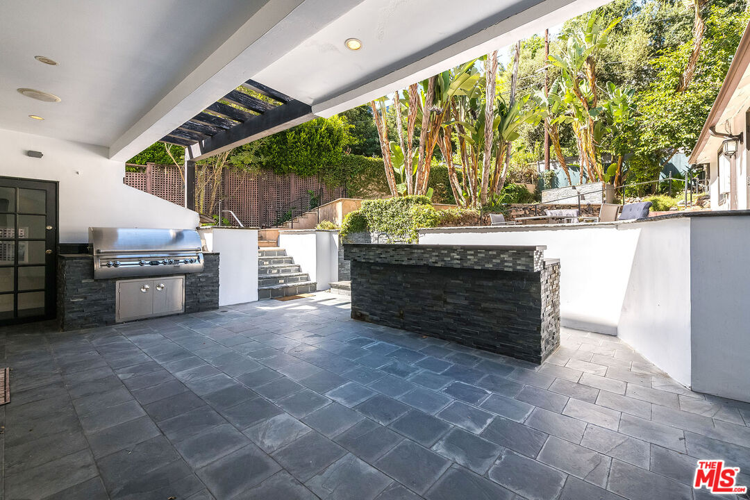 1600 Benedict Canyon Dr