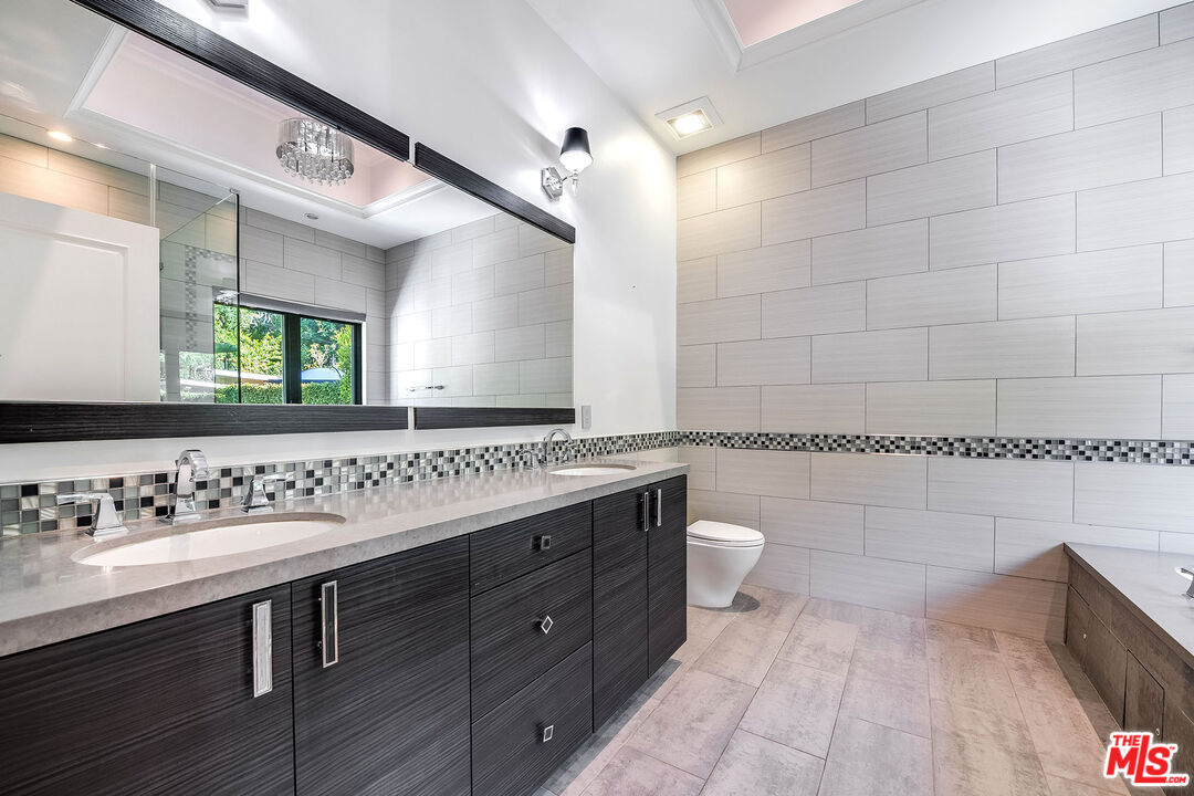 1600 Benedict Canyon Dr