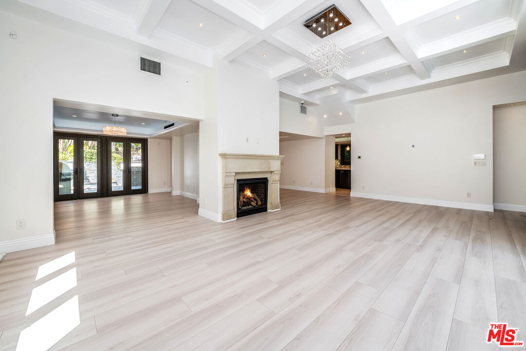 1600 Benedict Canyon Dr