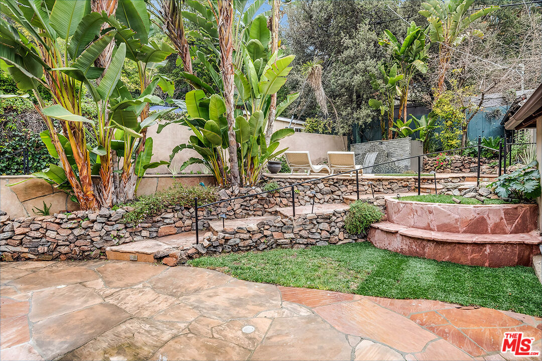 1600 Benedict Canyon Dr