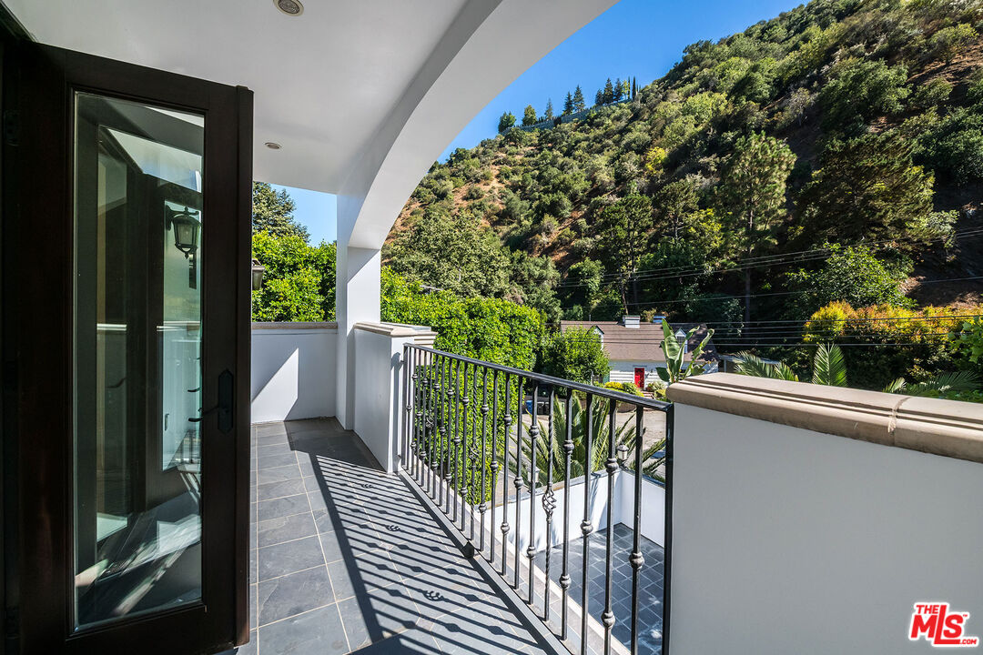 1600 Benedict Canyon Dr