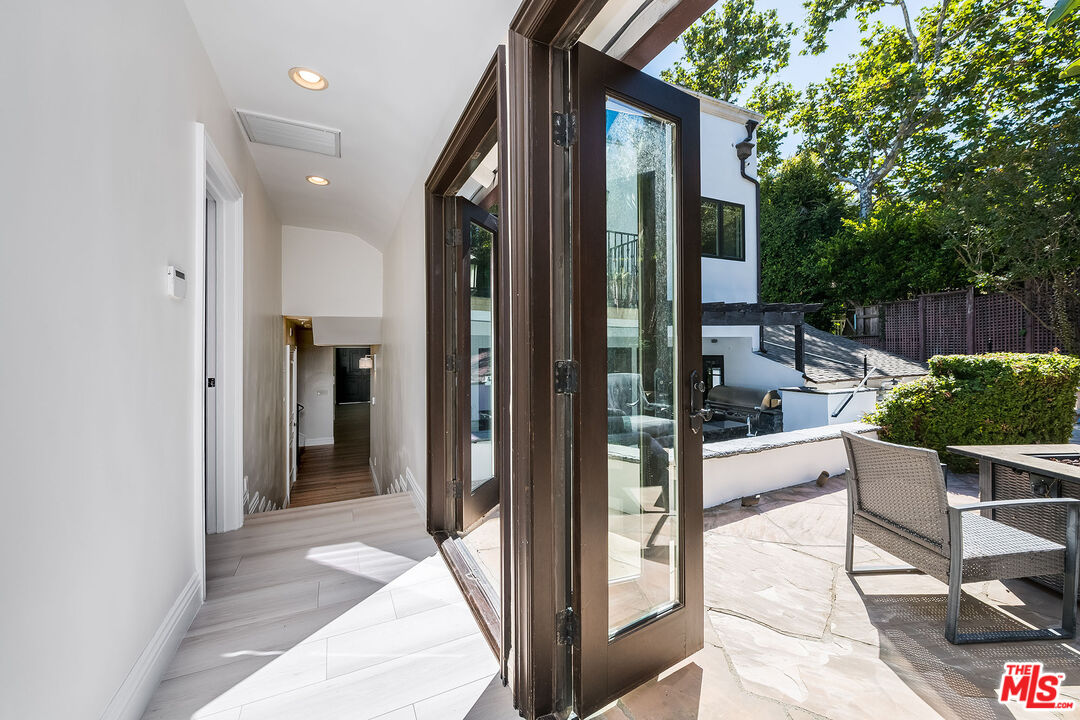 1600 Benedict Canyon Dr