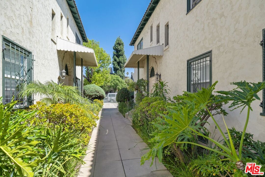 1415 S St Andrews Pl