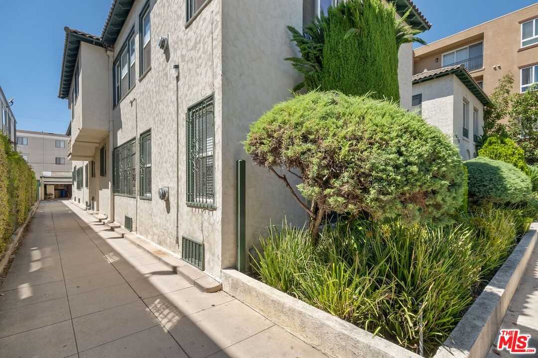 1415 S St Andrews Pl