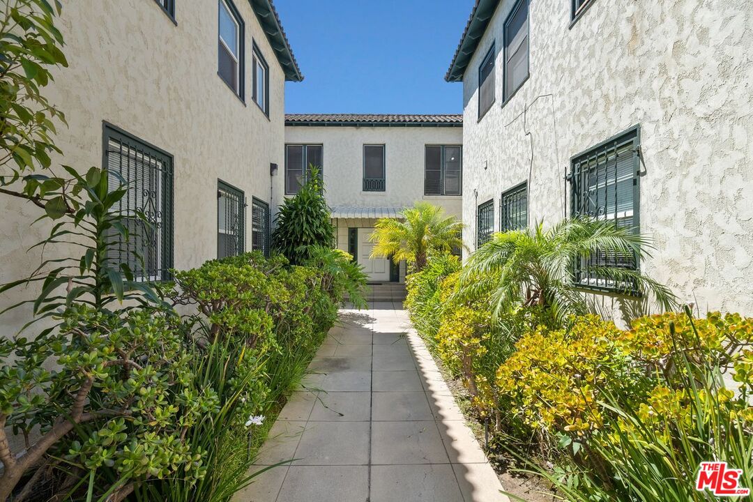 1415 S St Andrews Pl