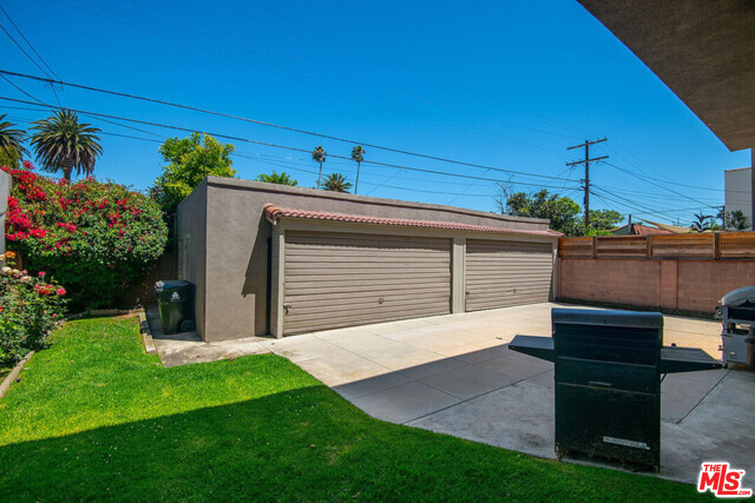 1158 S Tremaine Ave