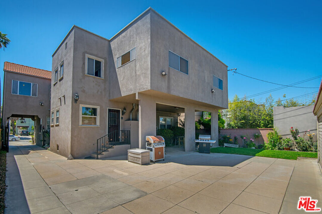 1158 S Tremaine Ave