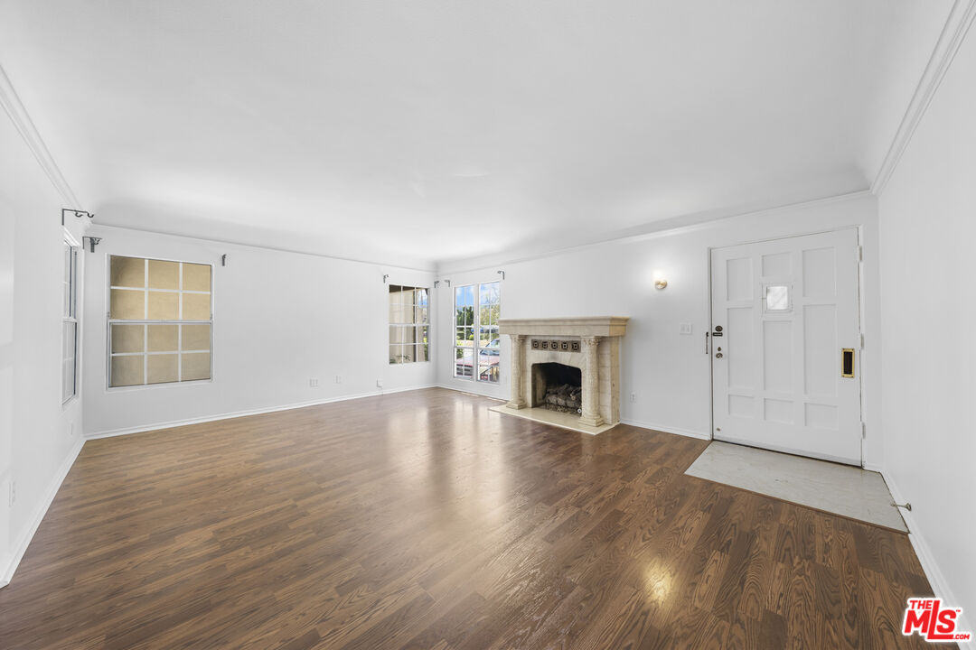 1158 S Tremaine Ave