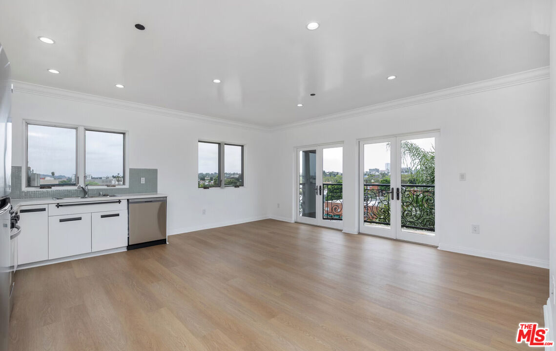 930 S Robertson Blvd Unit: 504