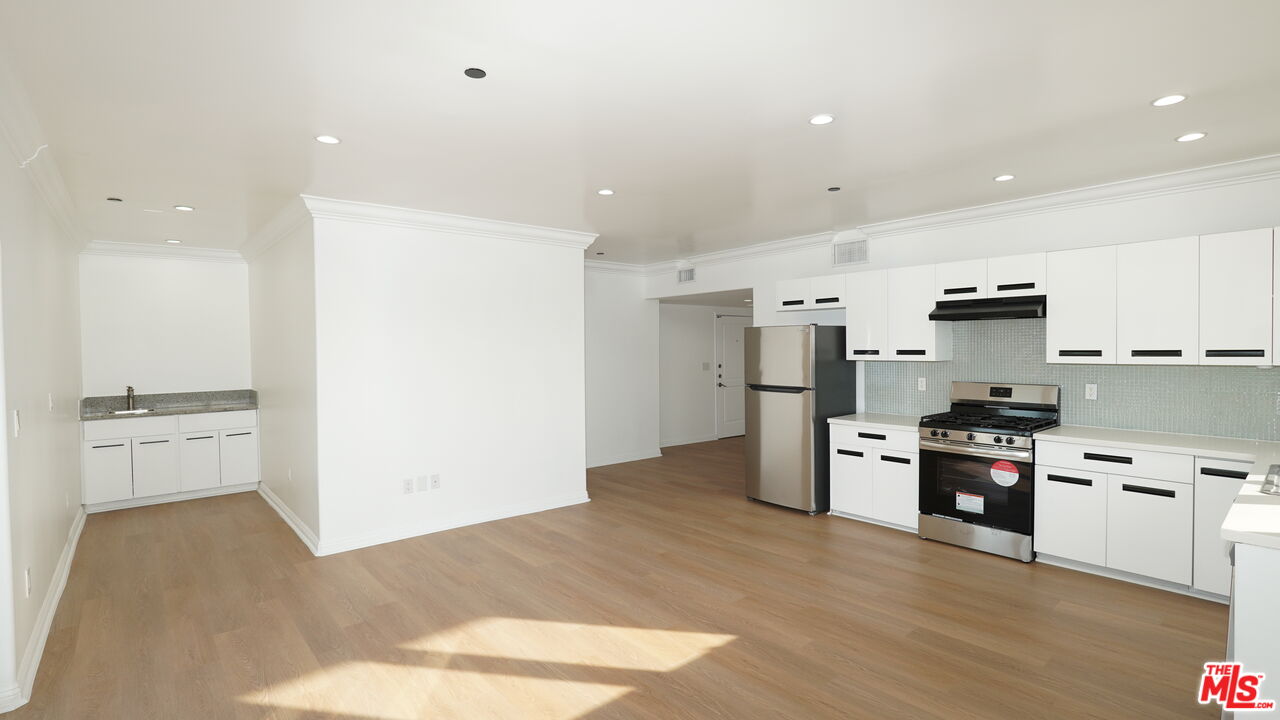 930 S Robertson Blvd Unit: 504