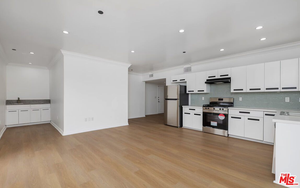 930 S Robertson Blvd Unit: 504