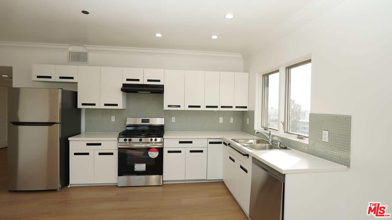 930 S Robertson Blvd Unit: 504