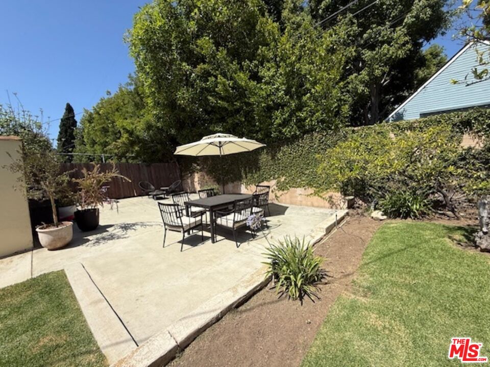 2103 Holmby Ave