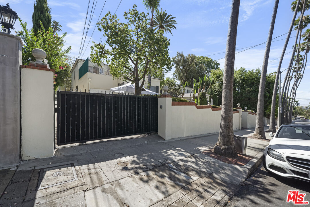 1722 N Vista St