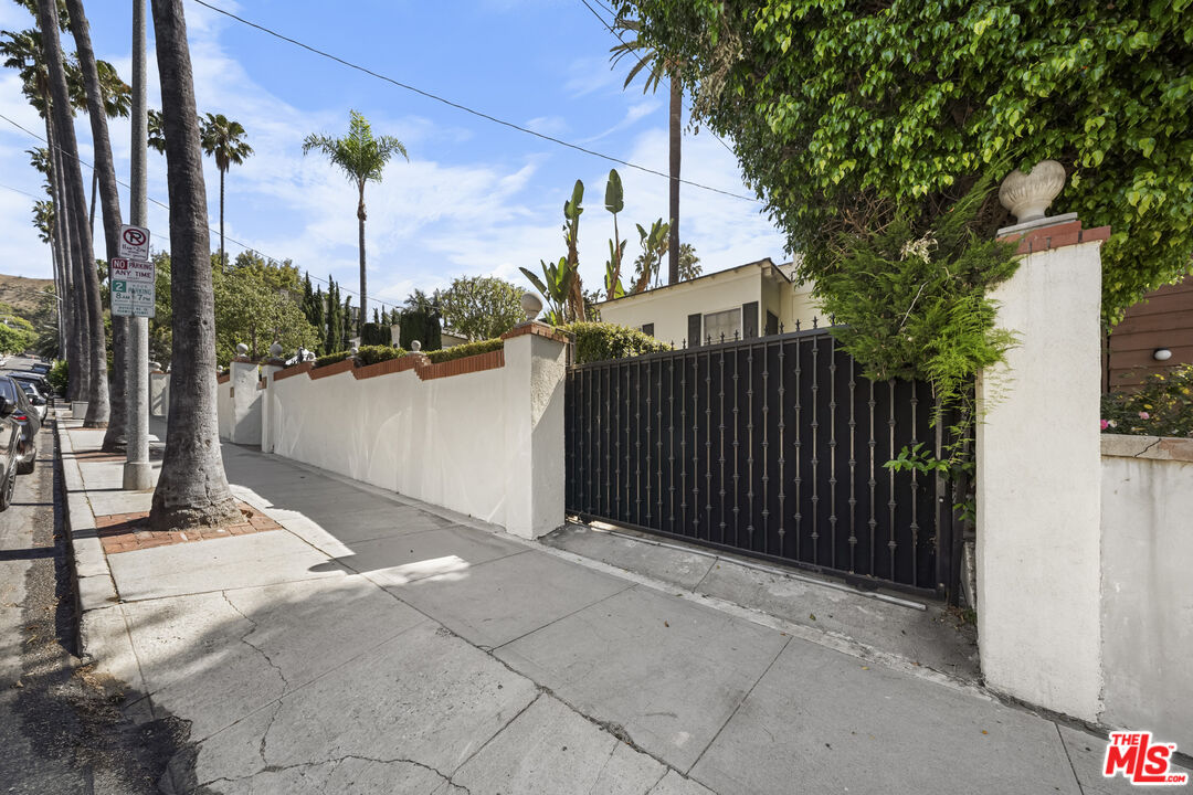 1722 N Vista St