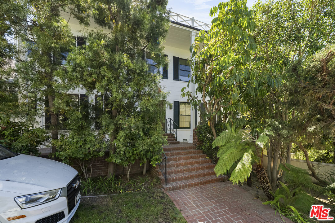 1722 N Vista St