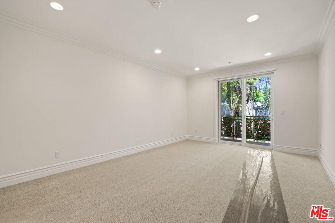 2306 Fox Hills Dr Unit: 203