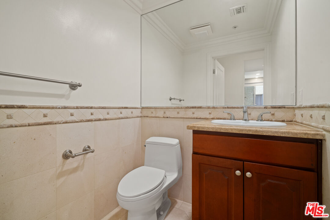 2306 Fox Hills Dr Unit: 203